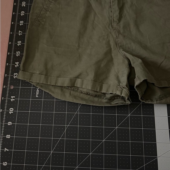 Forever 21 Green Relaxed Fit Shorts - Picture 3 of 5